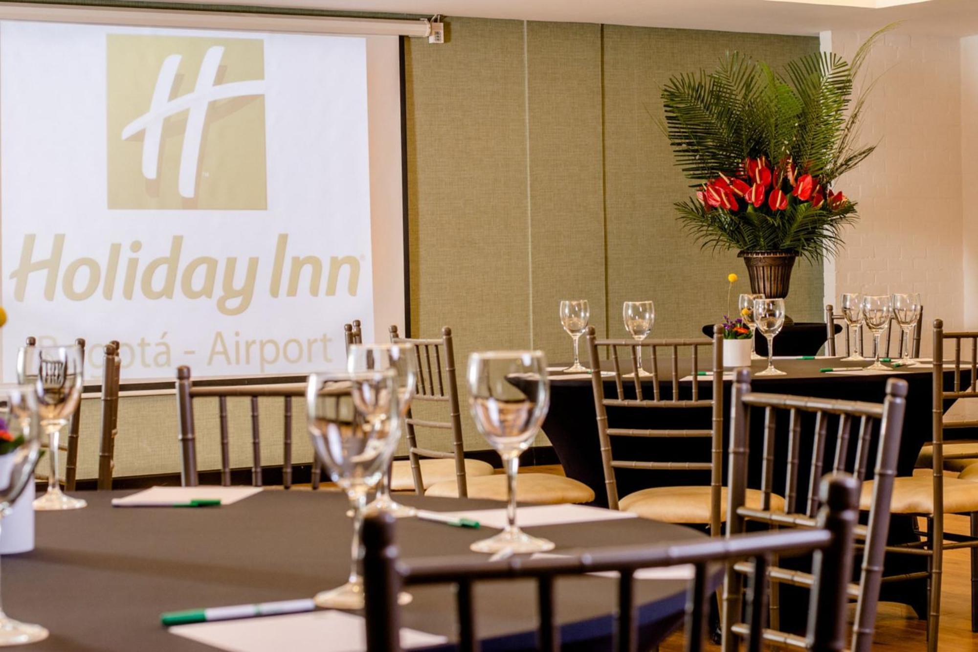 Holiday Inn Bogota Airport Bagian luar foto